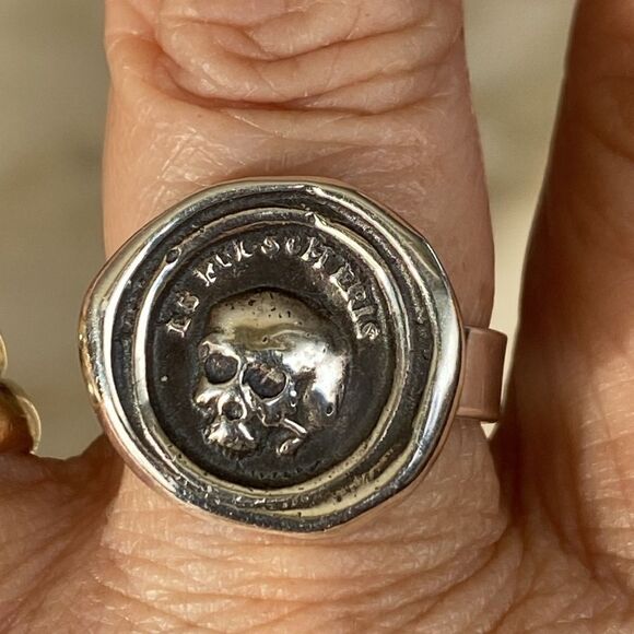 Plum & Posey Skull & Crossbones Talisman Ring Memento Mori 925 Sterling Silver - Picture 2 of 9